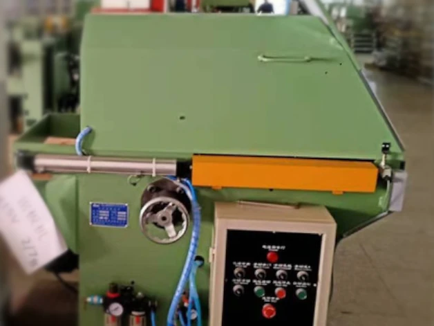 Plate cutting machine